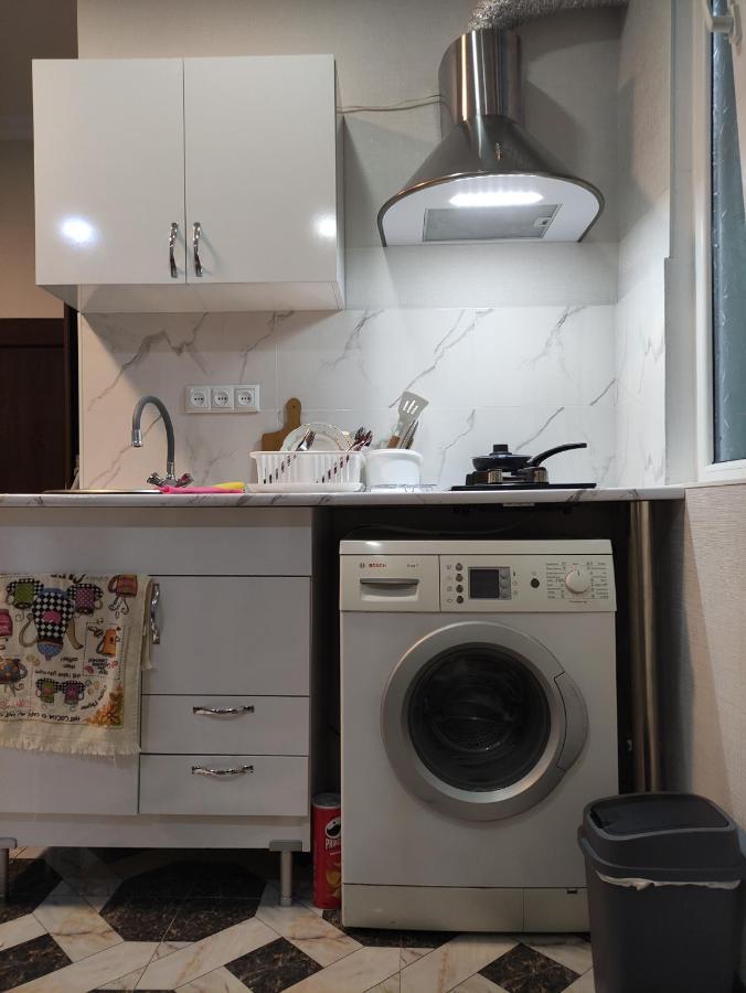 Hello 2 Apartment Tbilisi Bagian luar foto